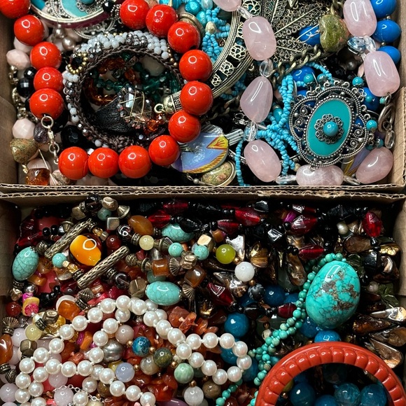 Estate Vintage to Modern Costume Jewelry 1 LB WEARABLE Grab Bag Resell Bulk Lot - Picture 6 of 16